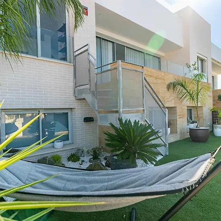 Palm 3 Bdr Terraced House With Jacuzzi 펜션 *